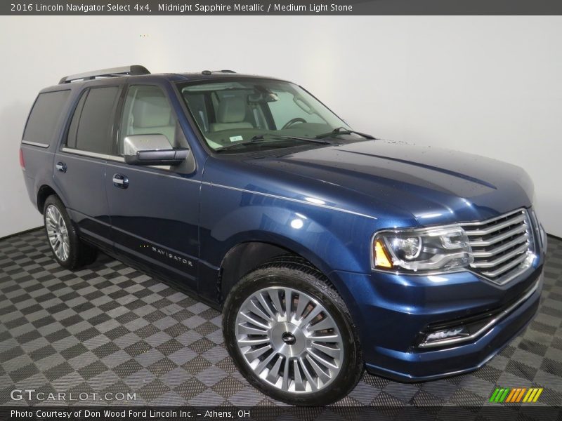 Front 3/4 View of 2016 Navigator Select 4x4