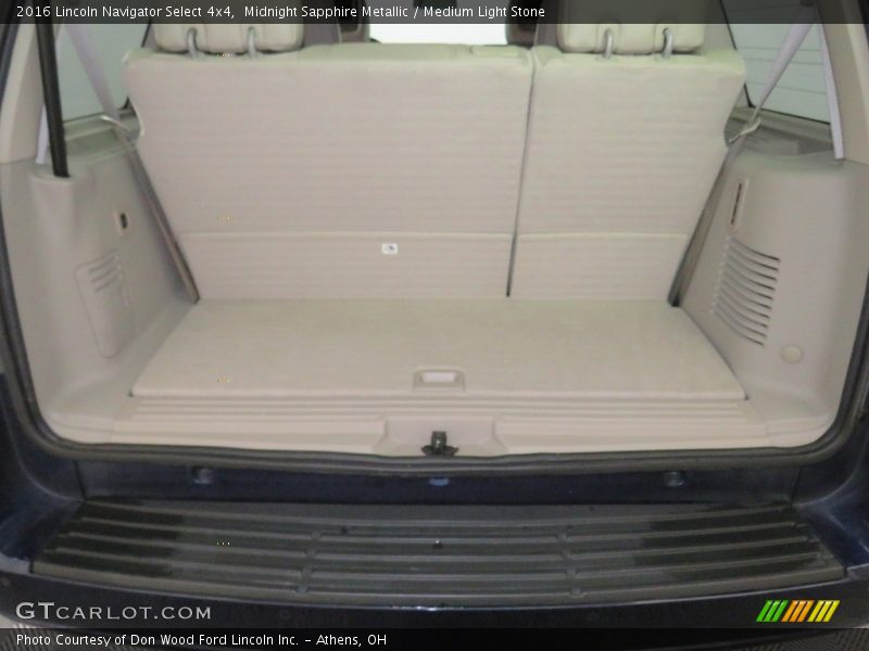  2016 Navigator Select 4x4 Trunk