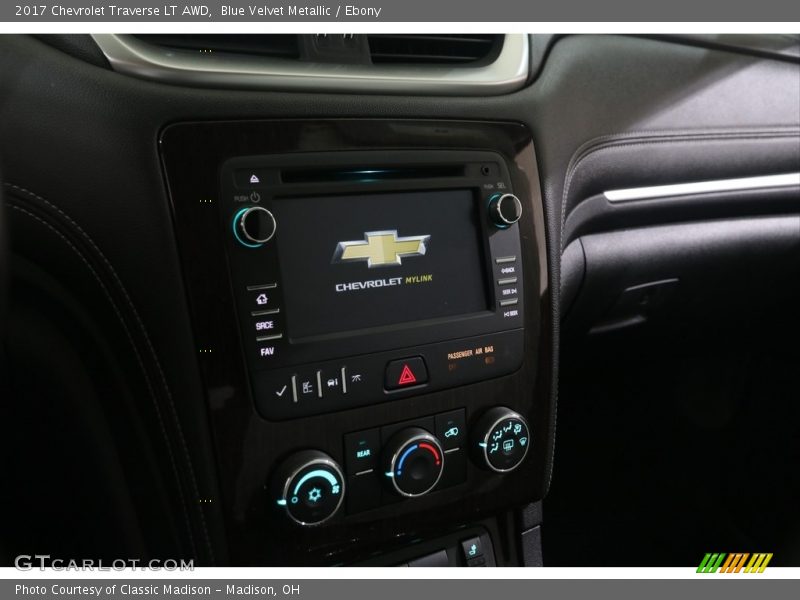 Blue Velvet Metallic / Ebony 2017 Chevrolet Traverse LT AWD
