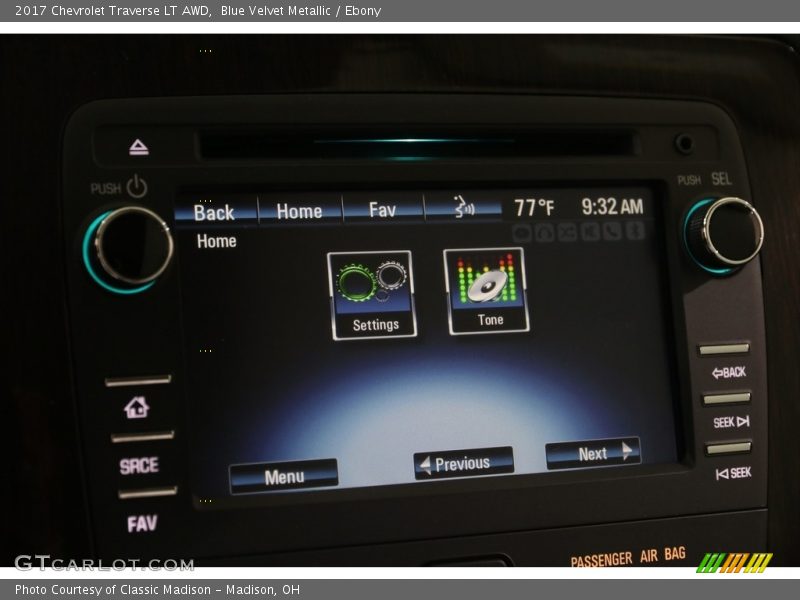 Blue Velvet Metallic / Ebony 2017 Chevrolet Traverse LT AWD