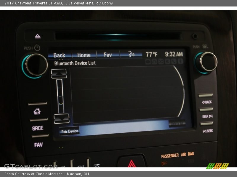 Blue Velvet Metallic / Ebony 2017 Chevrolet Traverse LT AWD