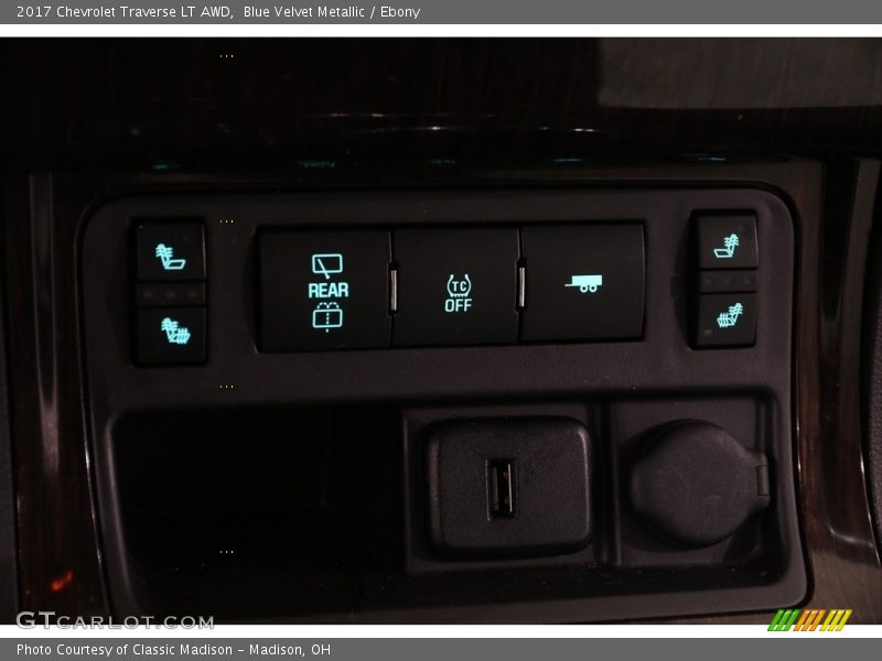 Blue Velvet Metallic / Ebony 2017 Chevrolet Traverse LT AWD