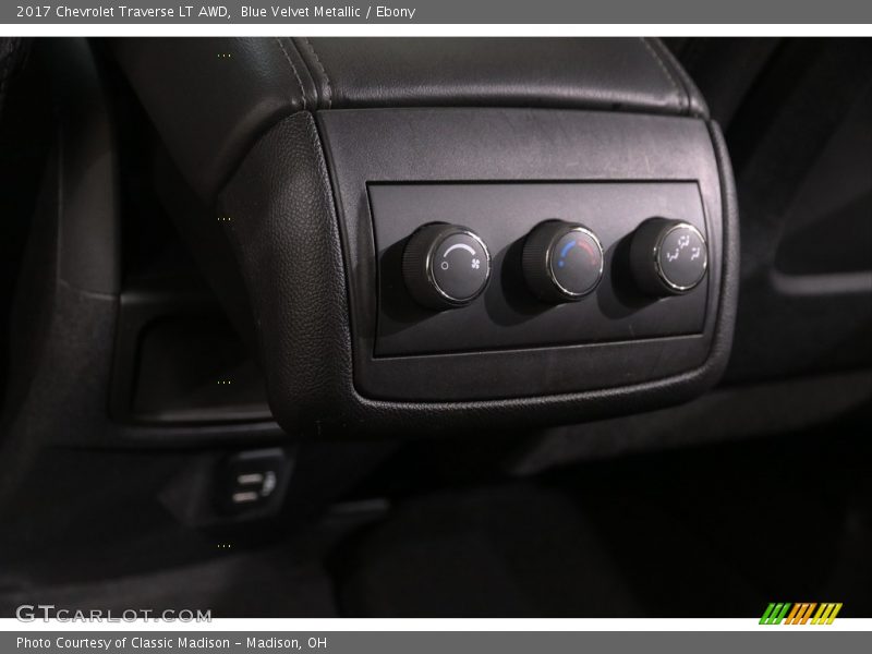 Blue Velvet Metallic / Ebony 2017 Chevrolet Traverse LT AWD