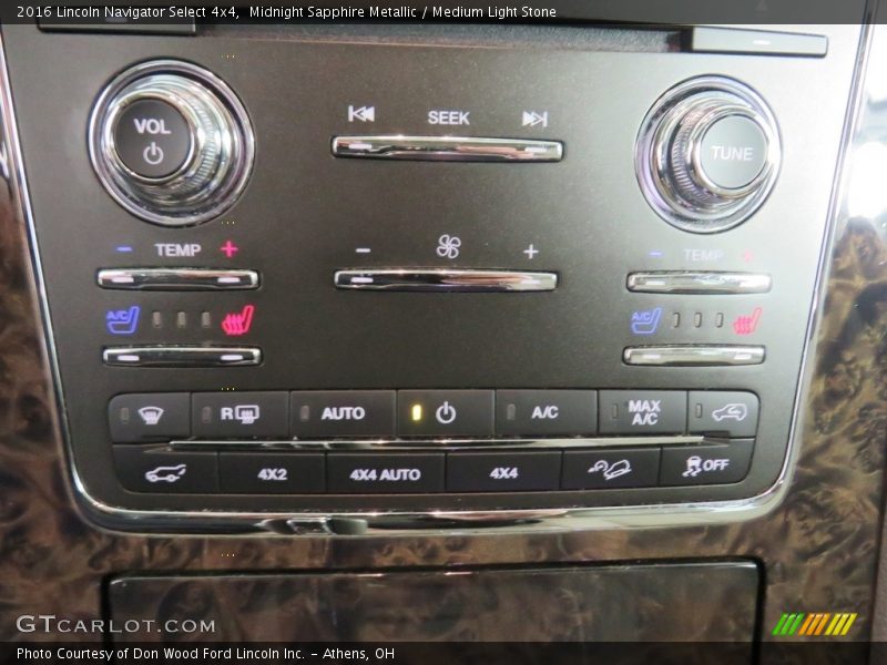 Controls of 2016 Navigator Select 4x4