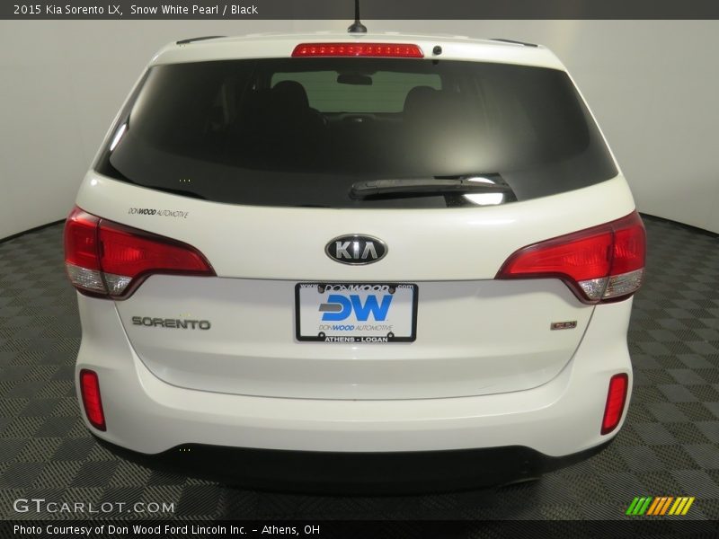 Snow White Pearl / Black 2015 Kia Sorento LX