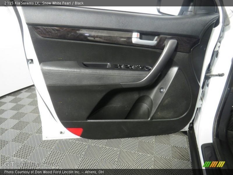 Snow White Pearl / Black 2015 Kia Sorento LX