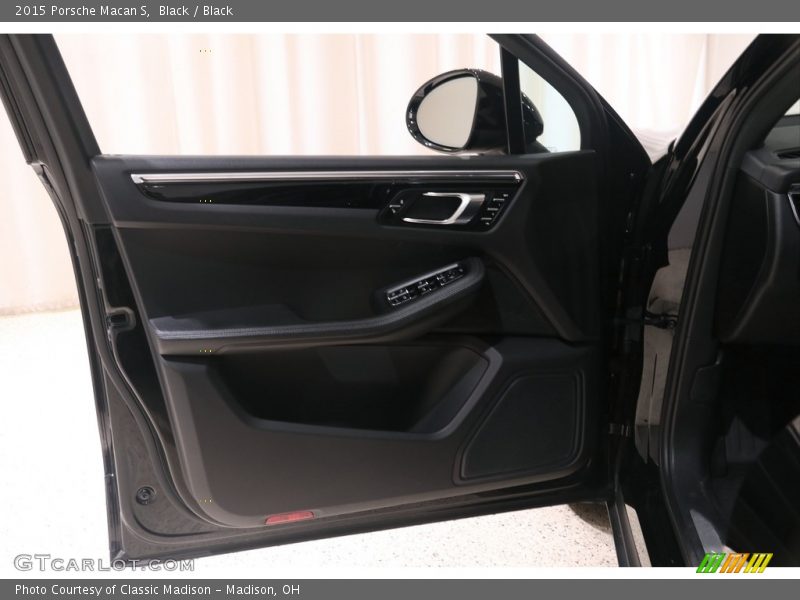 Black / Black 2015 Porsche Macan S