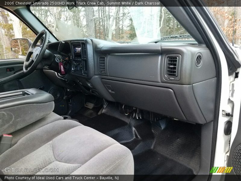 Dashboard of 2006 Silverado 2500HD Work Truck Crew Cab