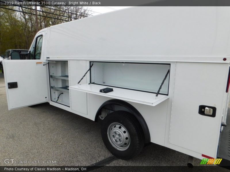 Bright White / Black 2019 Ram ProMaster 3500 Cutaway