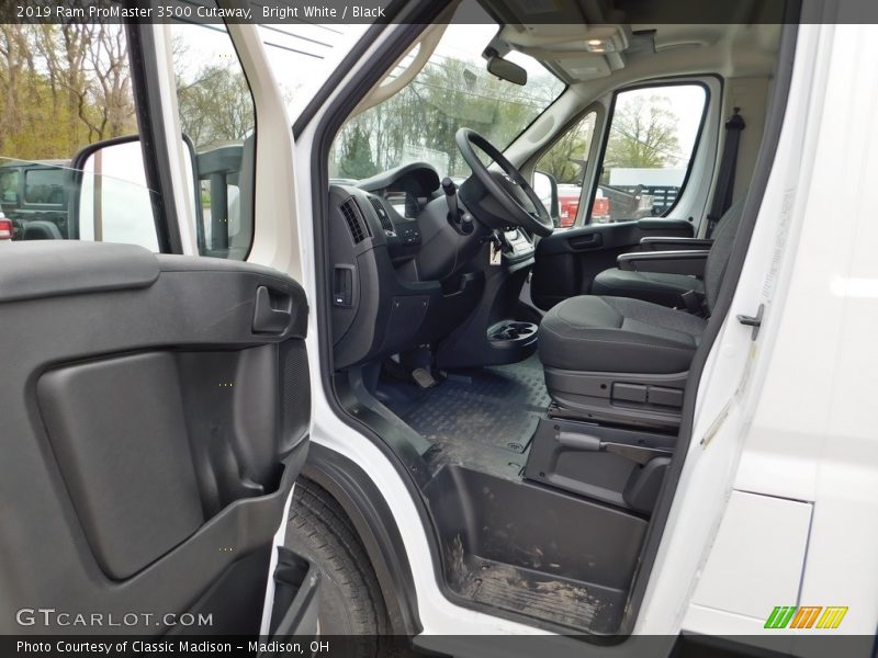 Bright White / Black 2019 Ram ProMaster 3500 Cutaway