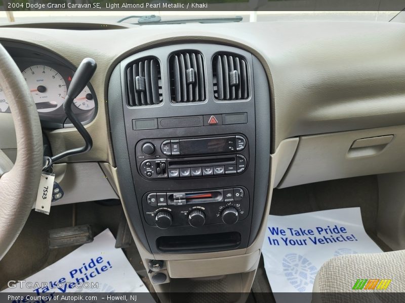 Light Almond Pearl Metallic / Khaki 2004 Dodge Grand Caravan SE