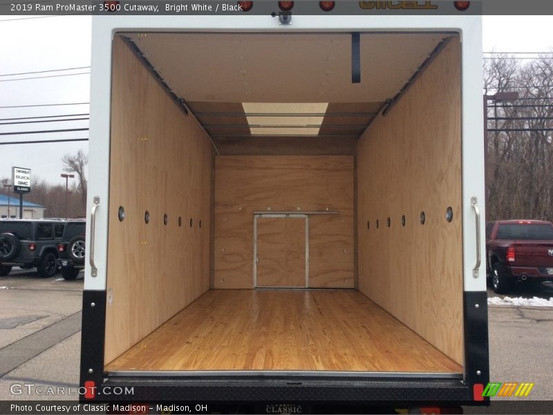 Bright White / Black 2019 Ram ProMaster 3500 Cutaway