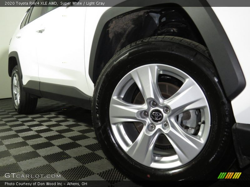 Super White / Light Gray 2020 Toyota RAV4 XLE AWD