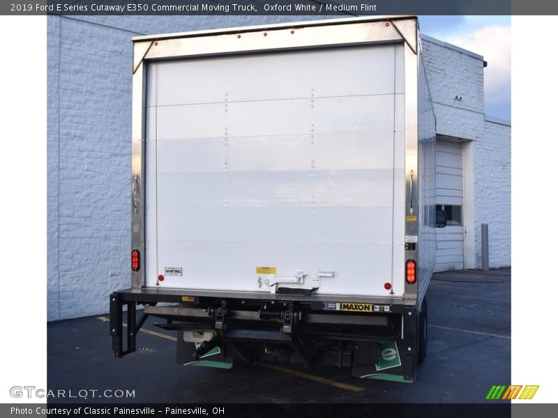 Oxford White / Medium Flint 2019 Ford E Series Cutaway E350 Commercial Moving Truck