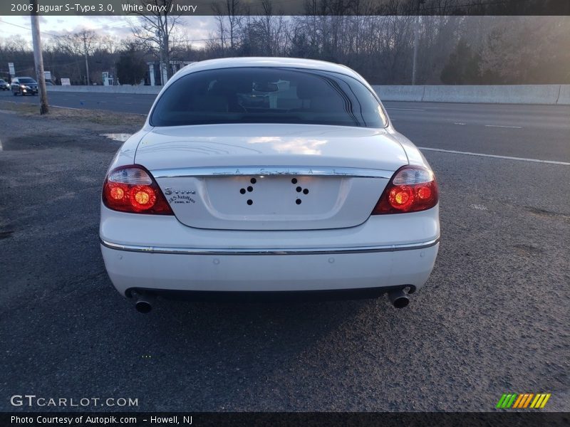 White Onyx / Ivory 2006 Jaguar S-Type 3.0