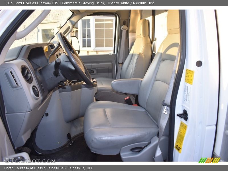 Oxford White / Medium Flint 2019 Ford E Series Cutaway E350 Commercial Moving Truck