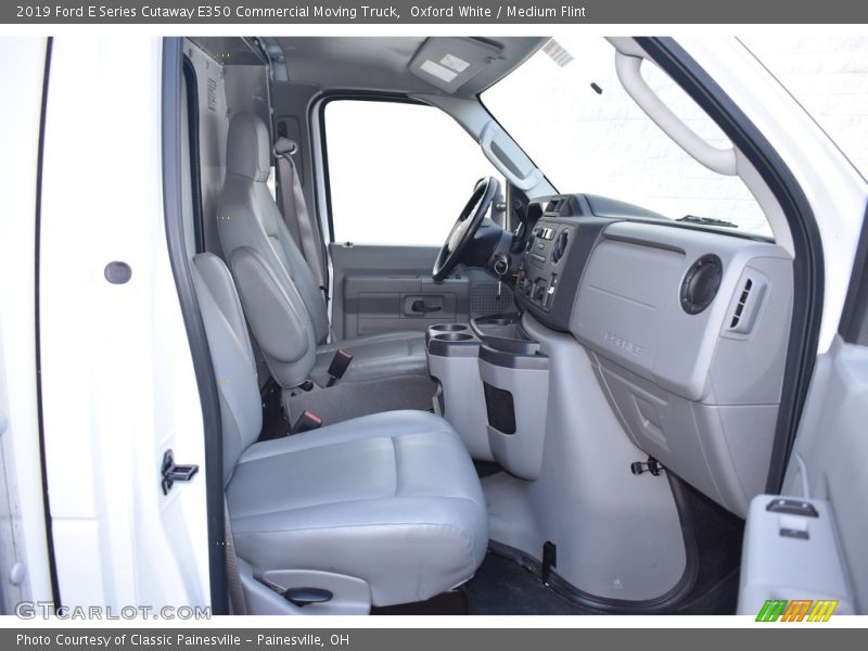 Oxford White / Medium Flint 2019 Ford E Series Cutaway E350 Commercial Moving Truck