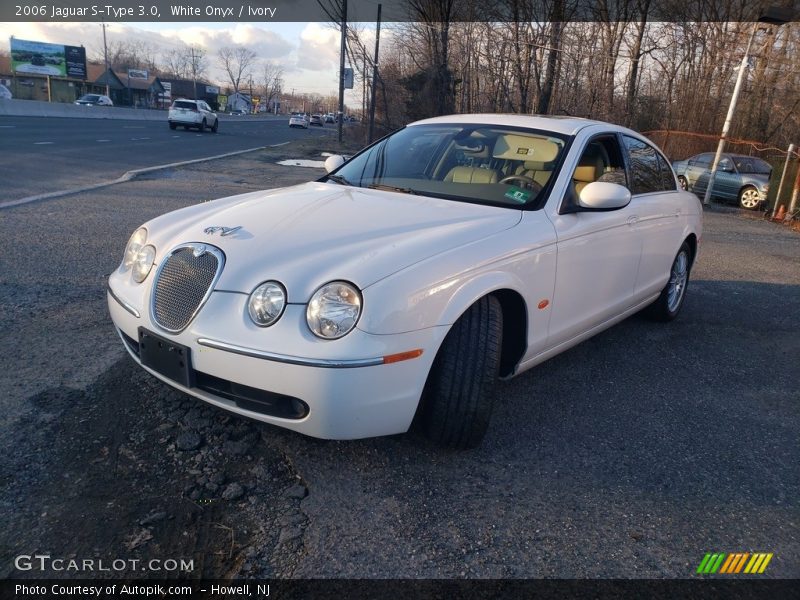 White Onyx / Ivory 2006 Jaguar S-Type 3.0