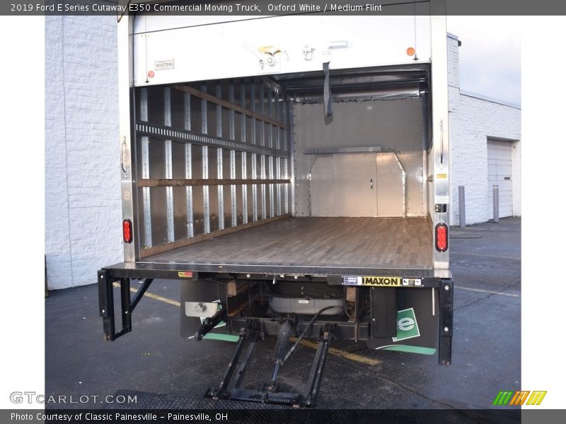 Oxford White / Medium Flint 2019 Ford E Series Cutaway E350 Commercial Moving Truck