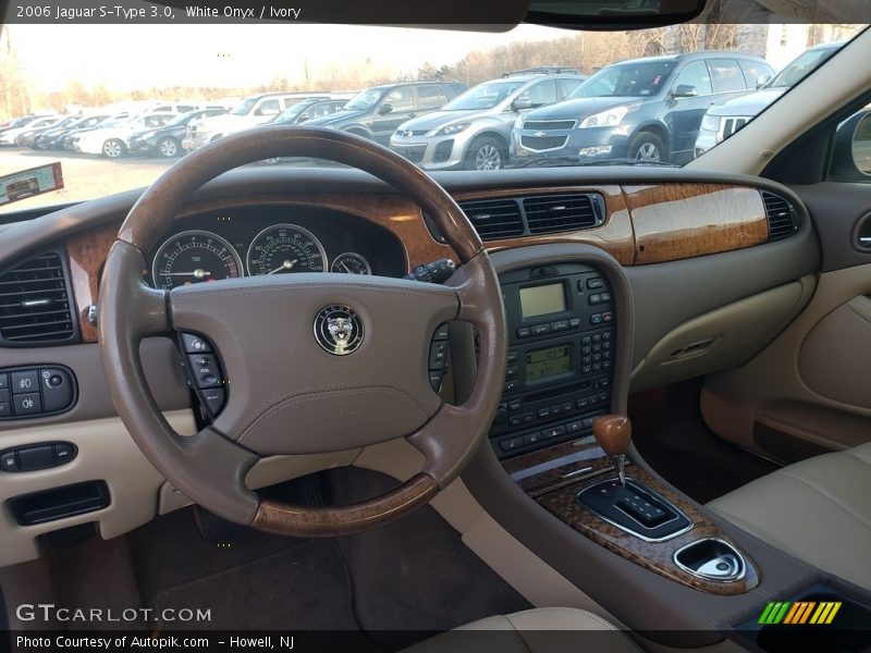 White Onyx / Ivory 2006 Jaguar S-Type 3.0