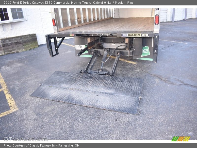 Oxford White / Medium Flint 2019 Ford E Series Cutaway E350 Commercial Moving Truck