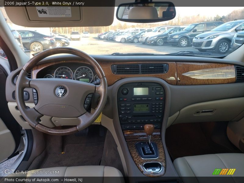 White Onyx / Ivory 2006 Jaguar S-Type 3.0