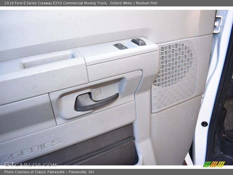 Oxford White / Medium Flint 2019 Ford E Series Cutaway E350 Commercial Moving Truck