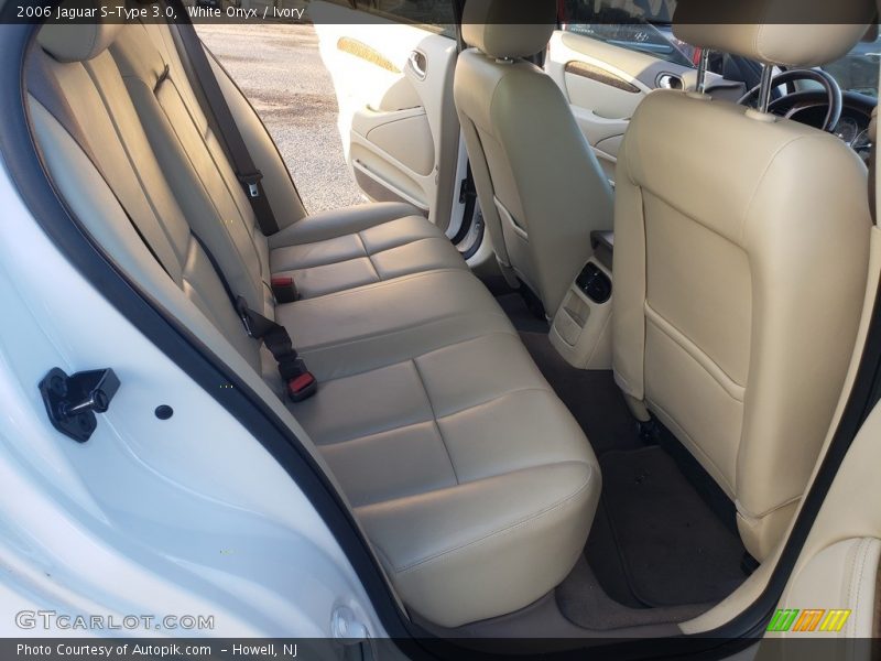 White Onyx / Ivory 2006 Jaguar S-Type 3.0