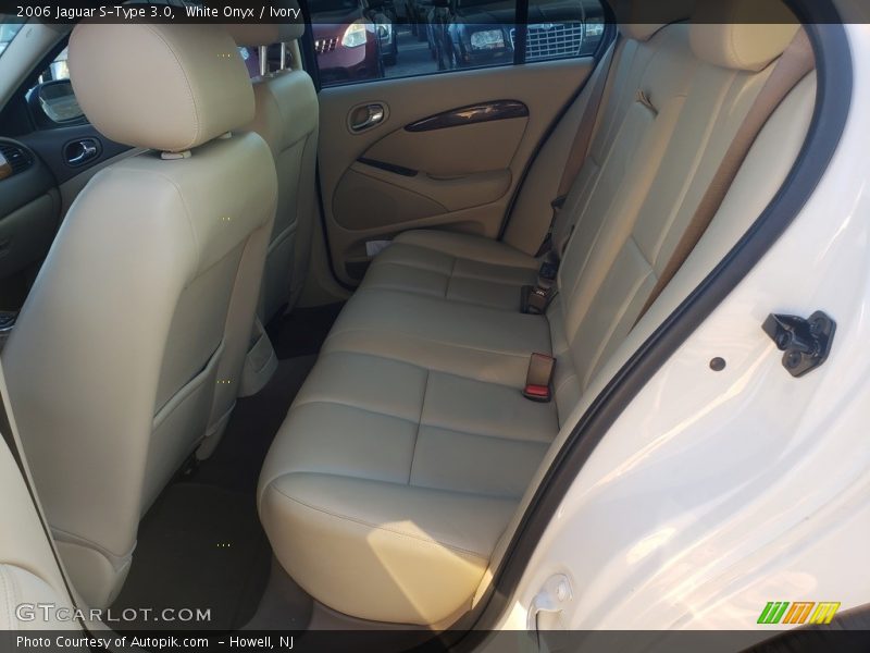 White Onyx / Ivory 2006 Jaguar S-Type 3.0