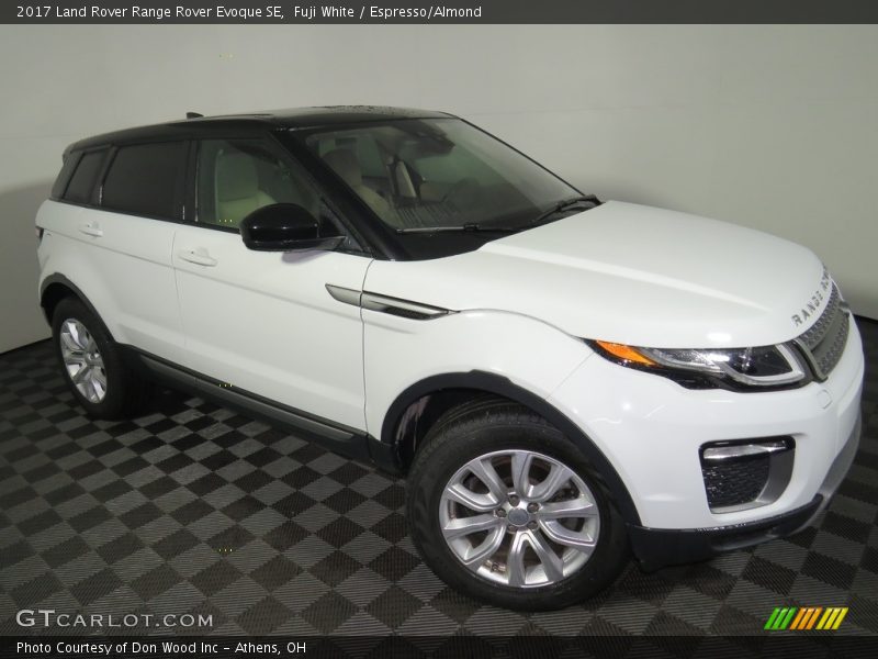 Fuji White / Espresso/Almond 2017 Land Rover Range Rover Evoque SE