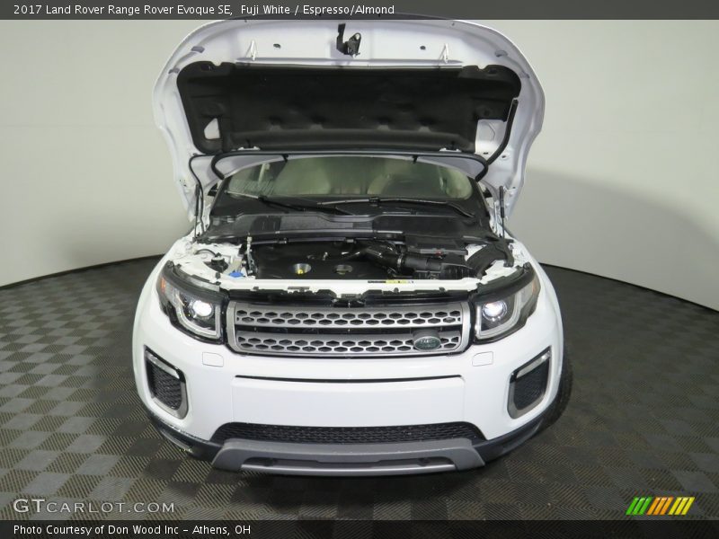 Fuji White / Espresso/Almond 2017 Land Rover Range Rover Evoque SE