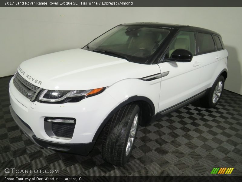Fuji White / Espresso/Almond 2017 Land Rover Range Rover Evoque SE