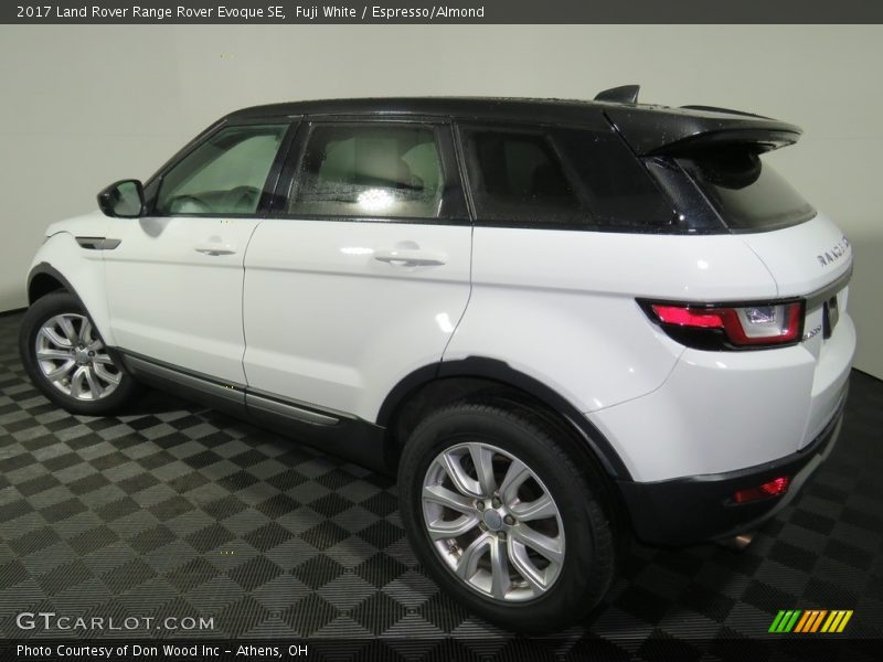 Fuji White / Espresso/Almond 2017 Land Rover Range Rover Evoque SE