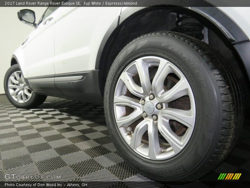 Fuji White / Espresso/Almond 2017 Land Rover Range Rover Evoque SE