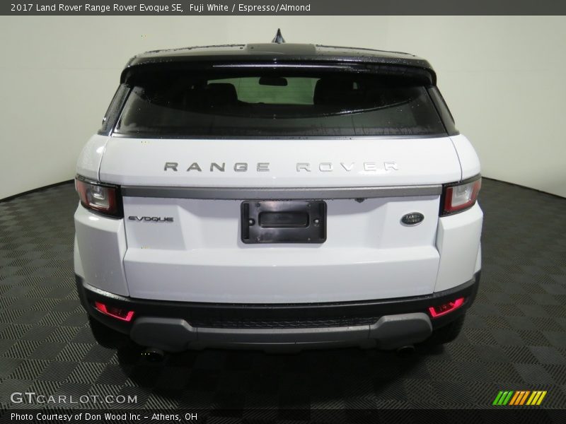 Fuji White / Espresso/Almond 2017 Land Rover Range Rover Evoque SE