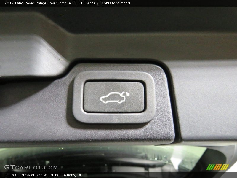 Fuji White / Espresso/Almond 2017 Land Rover Range Rover Evoque SE