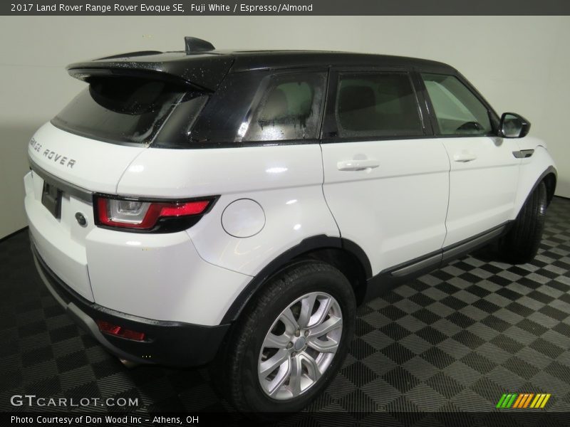 Fuji White / Espresso/Almond 2017 Land Rover Range Rover Evoque SE