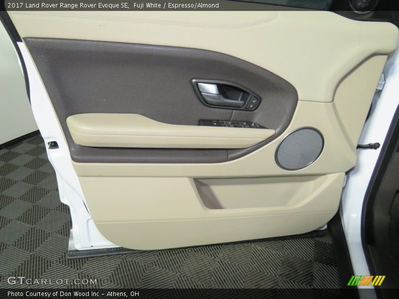 Fuji White / Espresso/Almond 2017 Land Rover Range Rover Evoque SE