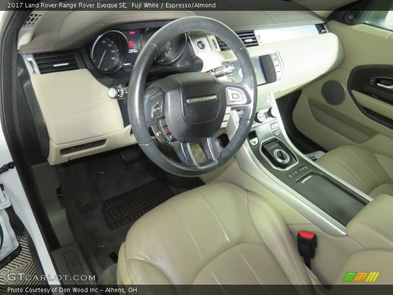 Fuji White / Espresso/Almond 2017 Land Rover Range Rover Evoque SE