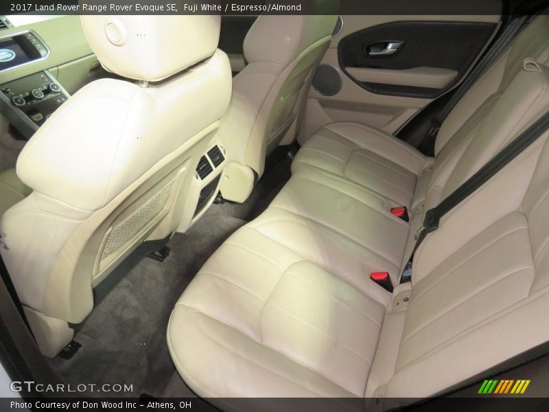 Fuji White / Espresso/Almond 2017 Land Rover Range Rover Evoque SE