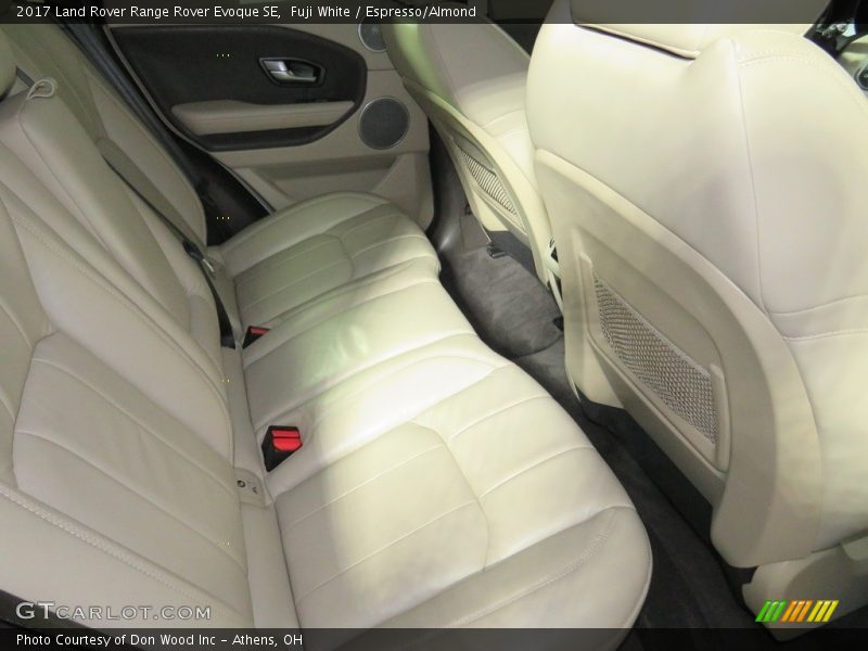 Fuji White / Espresso/Almond 2017 Land Rover Range Rover Evoque SE