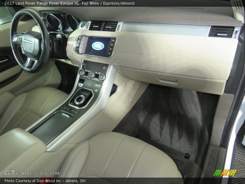 Fuji White / Espresso/Almond 2017 Land Rover Range Rover Evoque SE