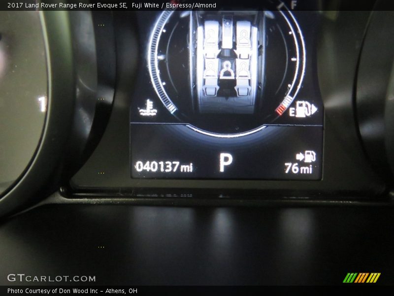 Fuji White / Espresso/Almond 2017 Land Rover Range Rover Evoque SE