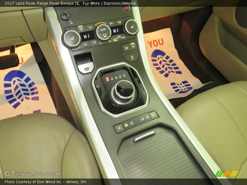 Fuji White / Espresso/Almond 2017 Land Rover Range Rover Evoque SE