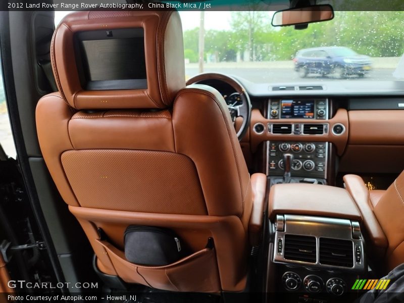Entertainment System of 2012 Range Rover Autobiography