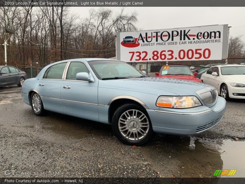 Light Ice Blue Metallic / Light Camel 2009 Lincoln Town Car Signature Limited