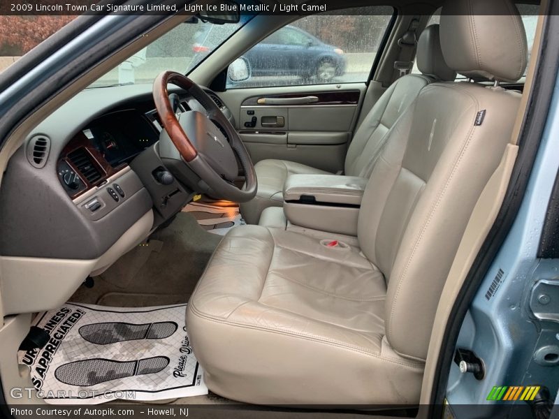 Light Ice Blue Metallic / Light Camel 2009 Lincoln Town Car Signature Limited