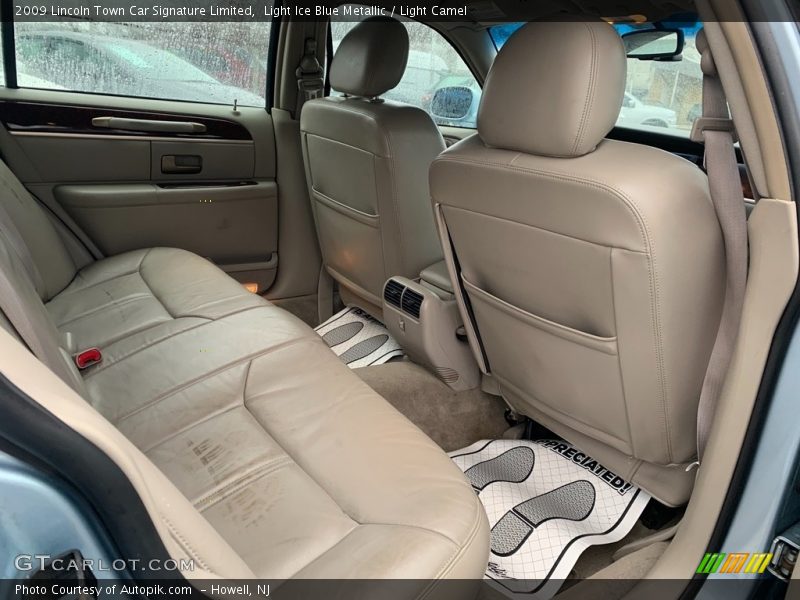 Light Ice Blue Metallic / Light Camel 2009 Lincoln Town Car Signature Limited