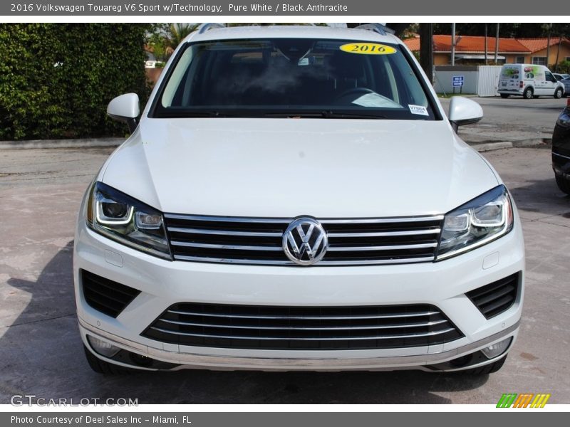 Pure White / Black Anthracite 2016 Volkswagen Touareg V6 Sport w/Technology
