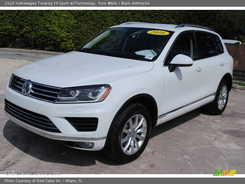 Pure White / Black Anthracite 2016 Volkswagen Touareg V6 Sport w/Technology